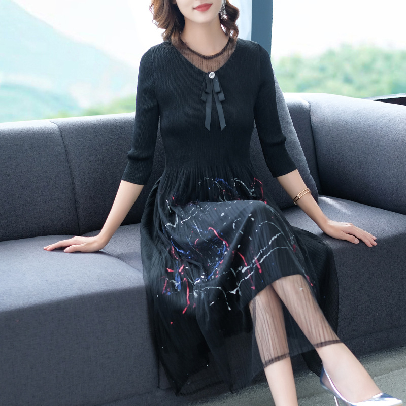 Autumn New Round Collar Pleated Dress Mesh Stitching Pleated Lace Lady Elegant Dress