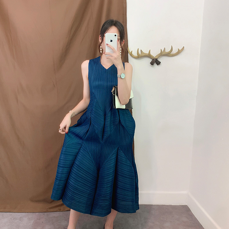 Women Pleated Dresses Summer Fashion New Loose Big Size Dress