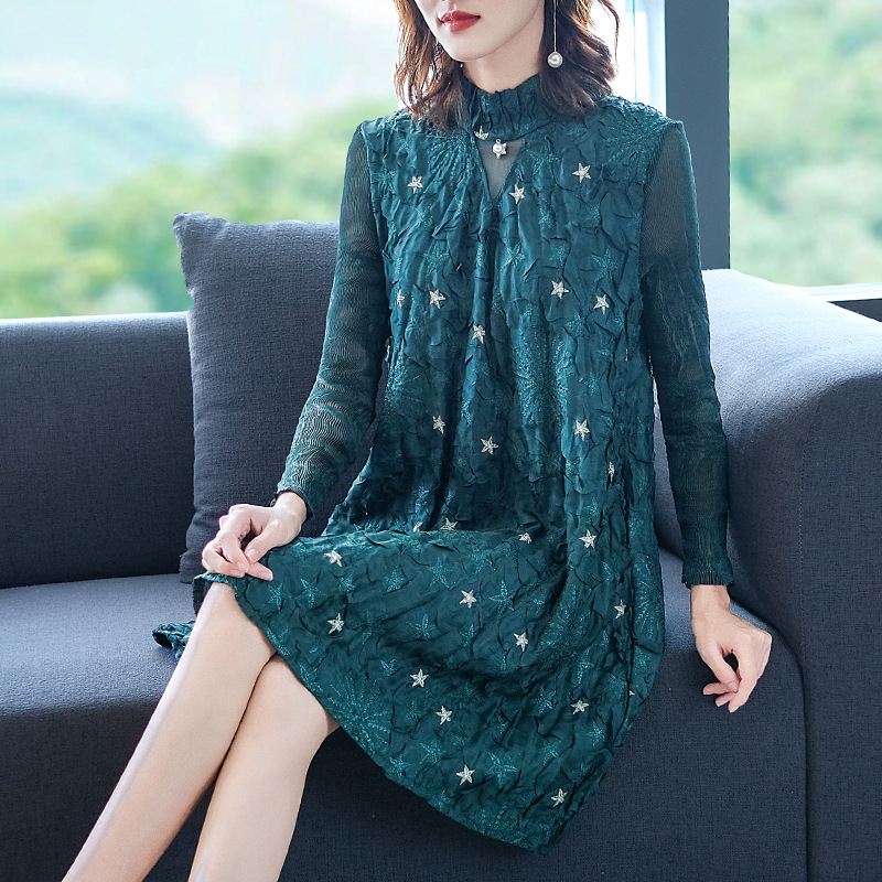 Women Pleated Embroidery Beaded Loose Fashion New Dresses
