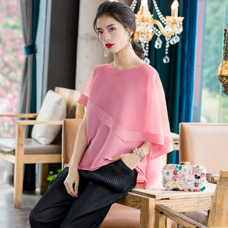 Women Bat Sleeve Large Pleated Top New Fashion Pin Bead Loose T-shirt In Spring 2020