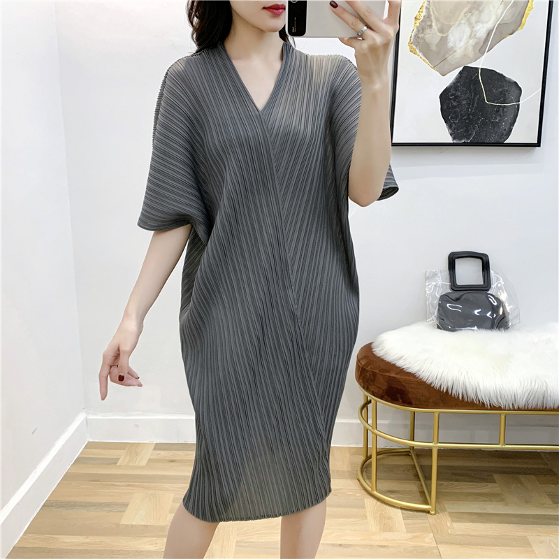 Women Pleated Dress V-neck Pleated Big Size Loose Large Dress