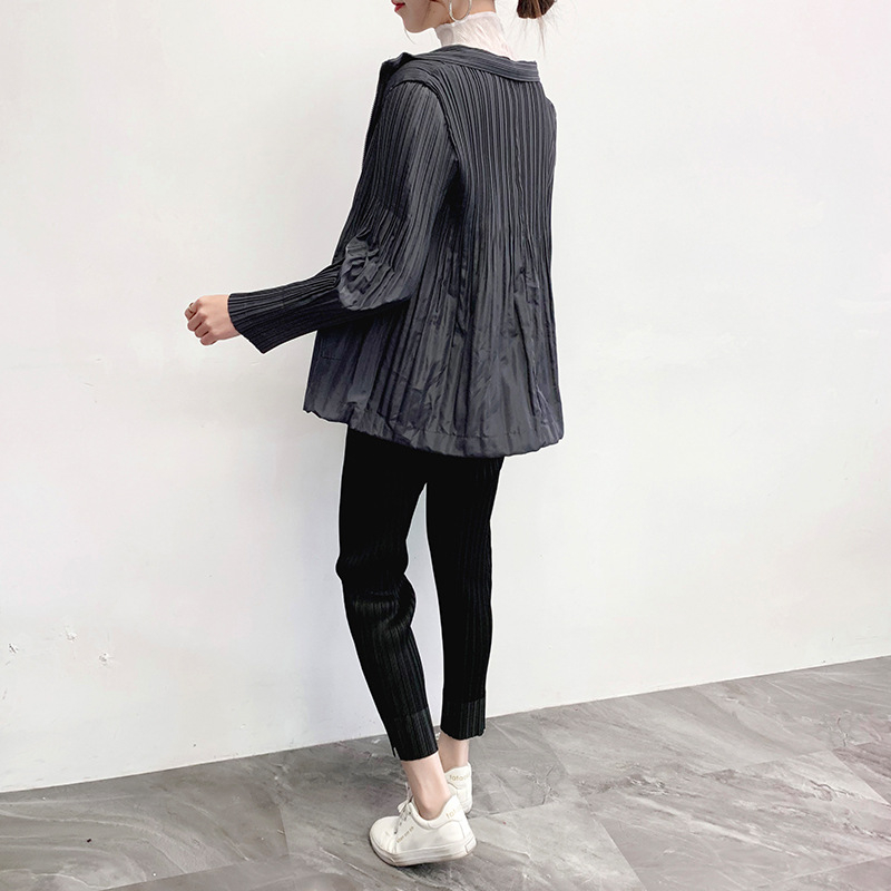 Women Pleated Zipper Windbreaker Jacket Early Spring New Loose Large Pleated Coat Temperament Large Coat