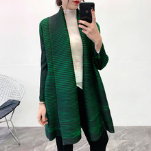 Women Fold Windbreaker Spring New Fashion Coat Scarf Collar Pleated Trend Jacket