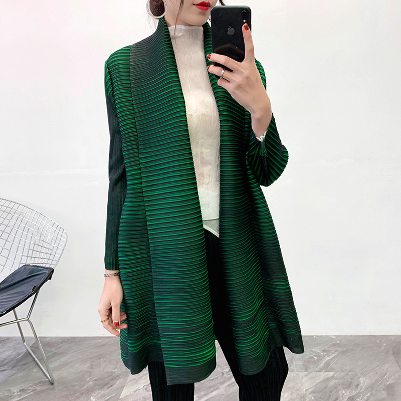 Women Fold Windbreaker Spring New Fashion Coat Scarf Collar Pleated Trend Jacket