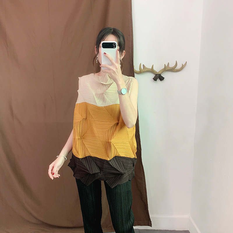 Women Loose Pleated Large-size Tops Fashion New T-shirt Lady Summer Shirts