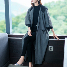 Autumn And Winter 2019 New Women Jacket Pleated Windbreaker Fashion Style Classic Hooded Heavy Duty Folding Coat