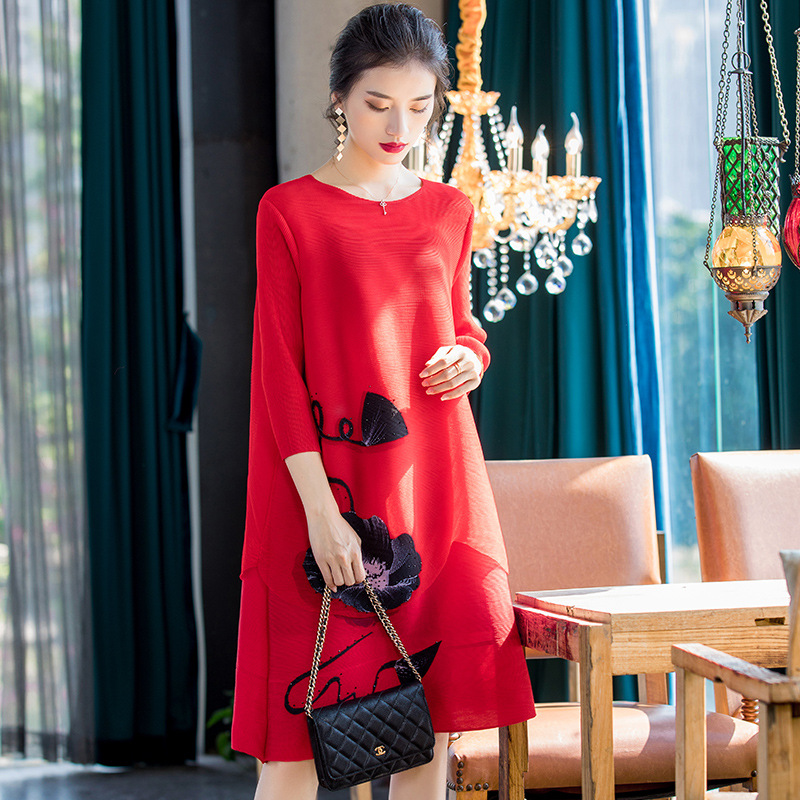 Red Embroidery Nail Beads Pleated Dress 2020 Spring New Women's Loose Dress