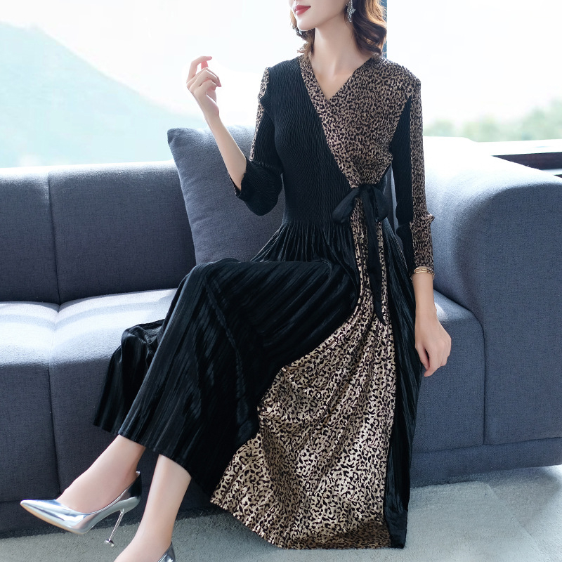 Golden Velvet Leopard Printed Pleated Dress Fall 2019 Decorated Women Big Size Fashion New Dress