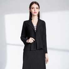 2018 Women Pleated Autumn Winter Fashion New Double-layer Thickening Wrinkles Black Short Length Coat Jacket