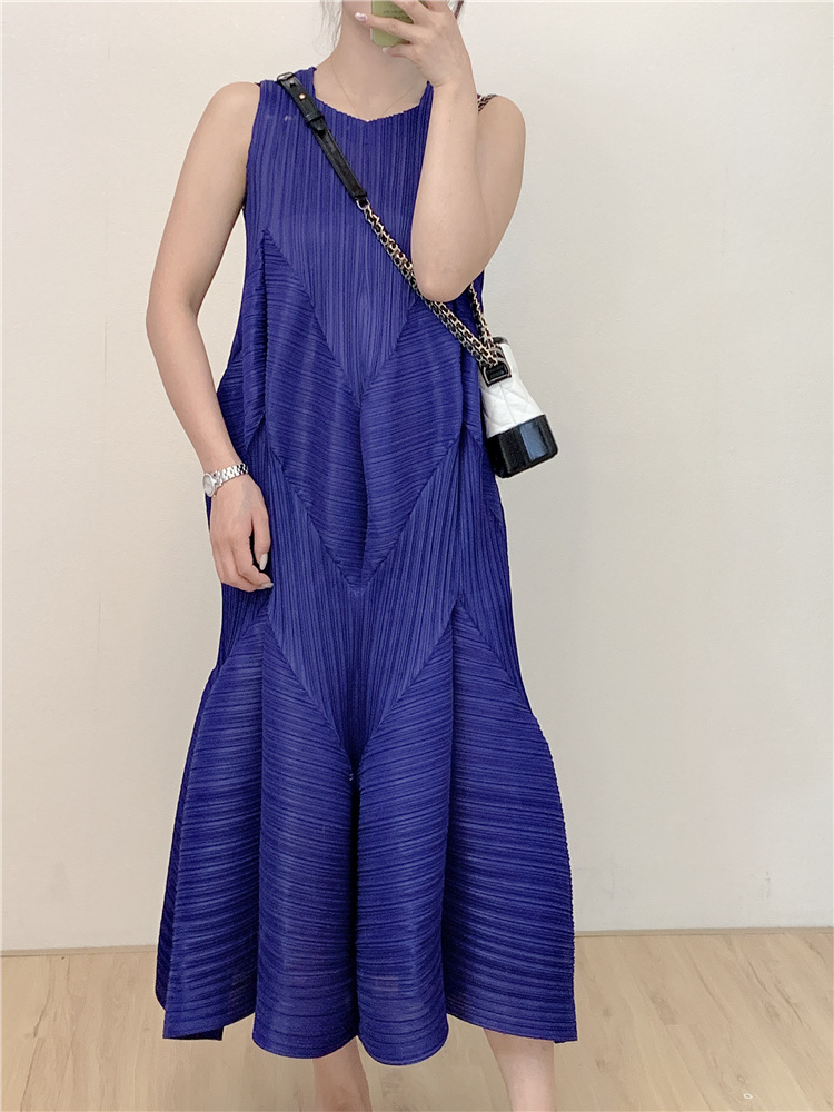 Autumn Women Pleated Fashion New Tidal Dress Big Size Sleeveless Dress