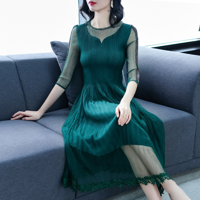 Mesh Dress Spring 2019 New Women's Dress Nailed Pearl Embroidered Large Size Pleated Dress