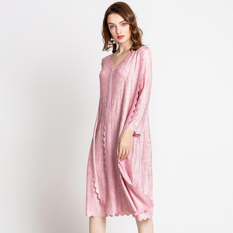 Autumn Women Pleated Dress 2018 New Style Ladies Fashion New Embroidery Wear