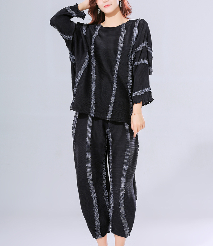 Women Pleated Suit Designer's Long Sleeve T-shirt + Loose Capris Two Pieces Clothing Sets