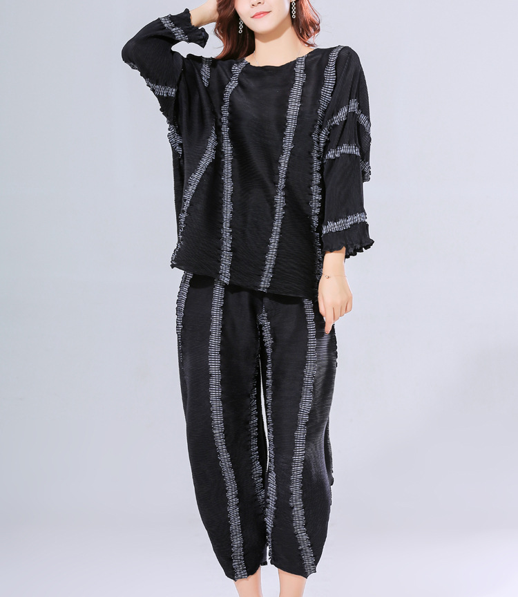 Women Pleated Suit Designer's Long Sleeve T-shirt + Loose Capris Two Pieces Clothing Sets