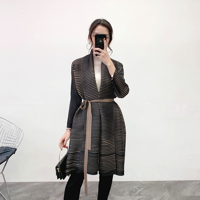 Women Fold Windbreaker Spring New Fashion Coat Scarf Collar Pleated Trend Jacket