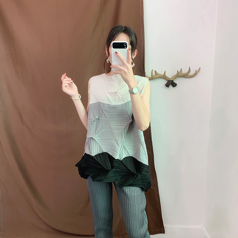 Women Loose Pleated Large-size Tops Fashion New T-shirt Lady Summer Shirts