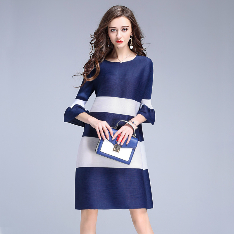 Women Pleated Loose Striped Casual Fashion Knee-length Flare Sleeve O-neck Autumn Dress