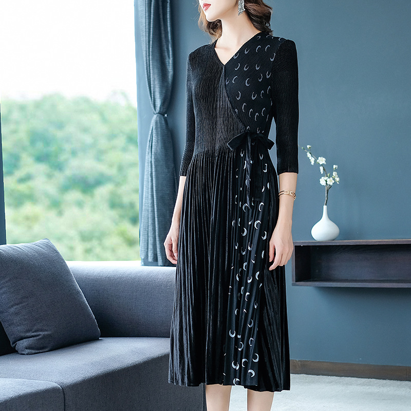 Autumn Women Pleated Fashion New Tidal Lady Winter Loose Big Size Dress
