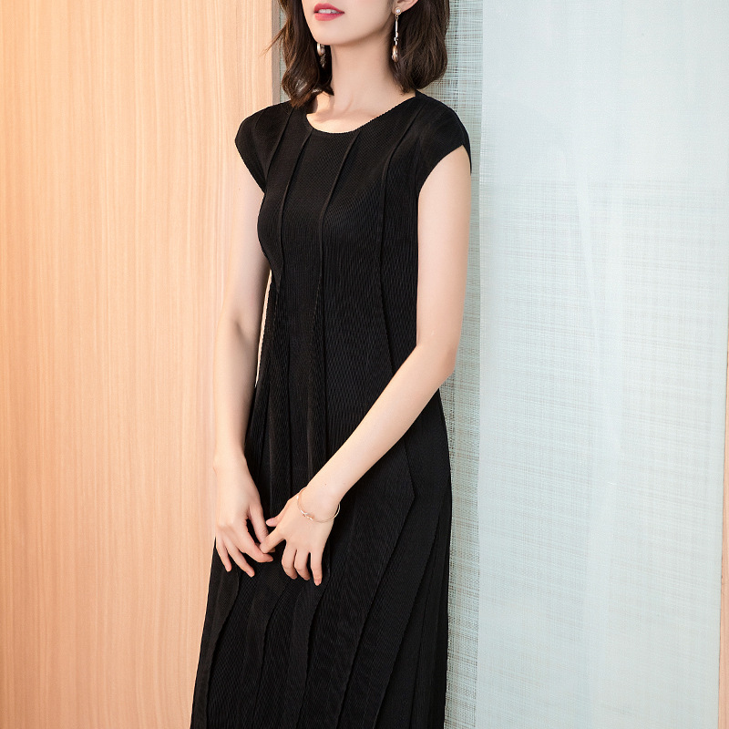 Slim Women Large Size Dresses Summer New Women's Wear Pleated Dresses