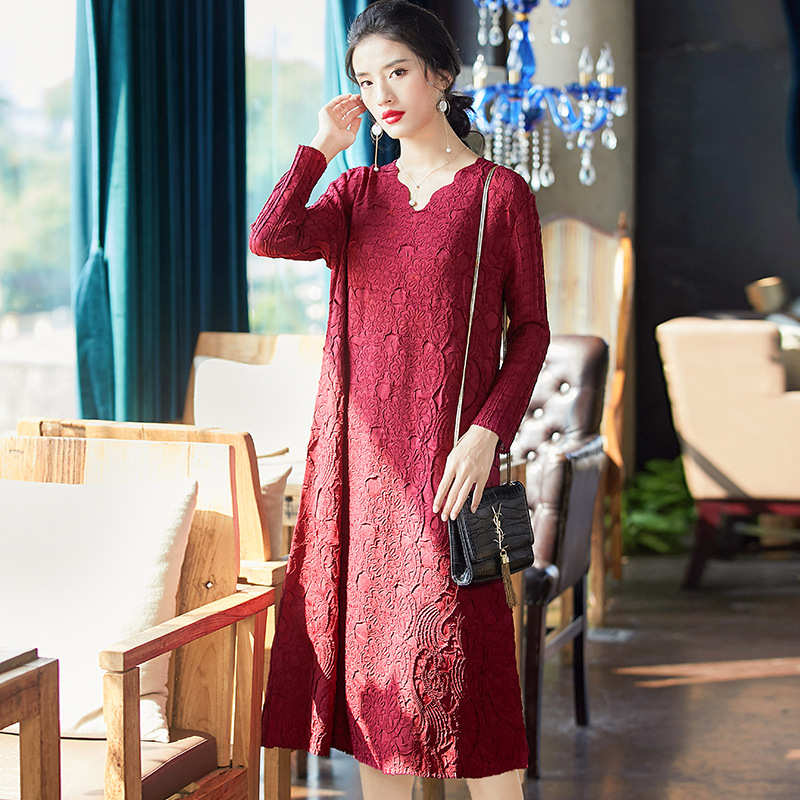 New Heavy Industry Embroidered Large Pleated Dress Long Sleeve Fashion Mother's Dress In Early Spring 2020