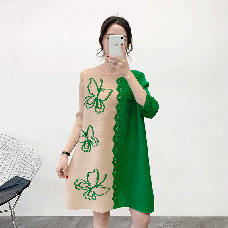 Fashionable Women Large Size Belly Covering Pleated Dress New Printed Loose Dress Early Spring 2020