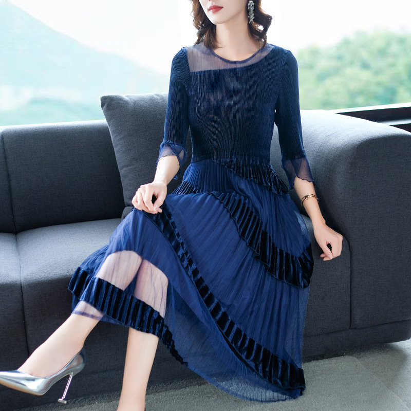 Women Big Size Autumn Fashion New Tidal Velvet Pleated Dress