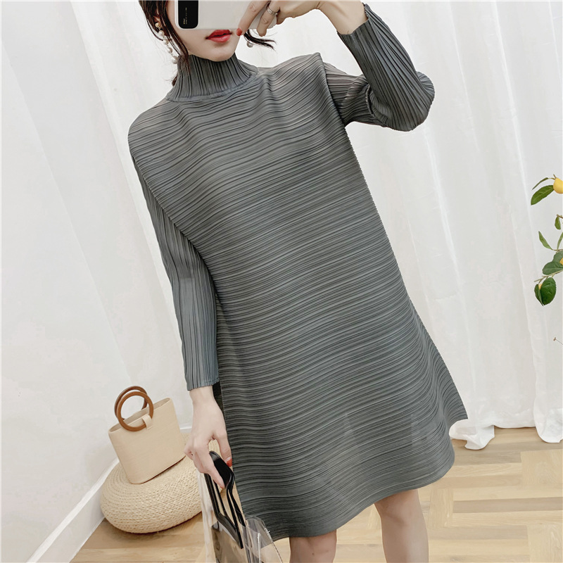 New Pleated Dress Autumn Winter Large Size High Collar Long Sleeves Loose Fashion New Women Dress