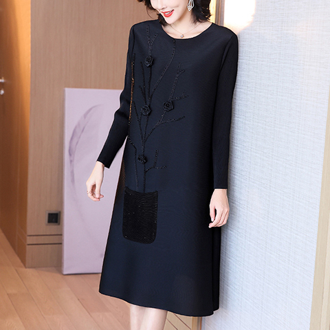 High End Foreign Style Pleated Small Black Dress Spring Dress 2021 New Women's Loose Plus Size A-line Pleated Dress
