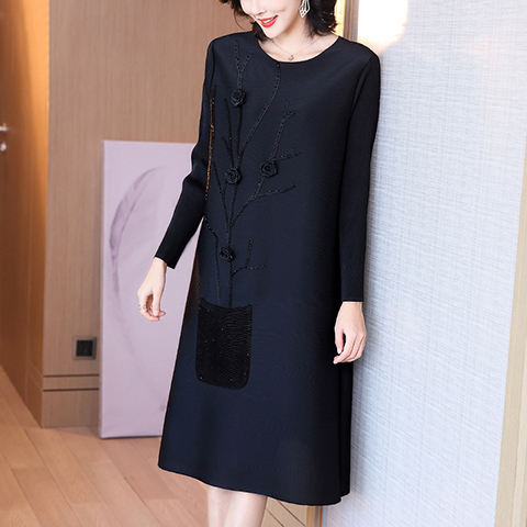 High End Foreign Style Pleated Small Black Dress Spring Dress 2021 New Women's Loose Plus Size A-line Pleated Dress