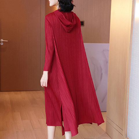 Autumn And Winter Red Long Sleeve Fashion Style Mother Reduced Age Long Pleated Dress