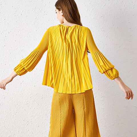 Spring And Summner Round Neck Women's Lantern Sleeve One Button Pleated Shirt