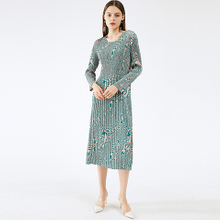 Autumn And Winter New Women's Long Sleeve Waist Skirt French Retro Temperament Printed Pleated Dress