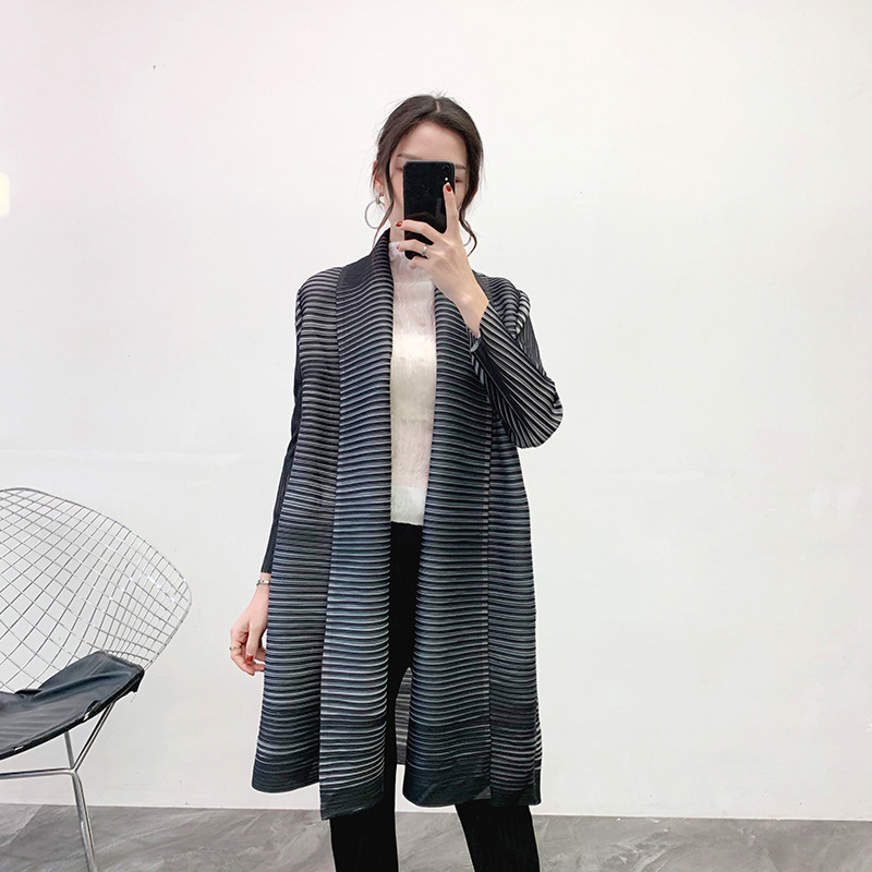 Women Fold Windbreaker Spring New Fashion Coat Scarf Collar Pleated Trend Jacket