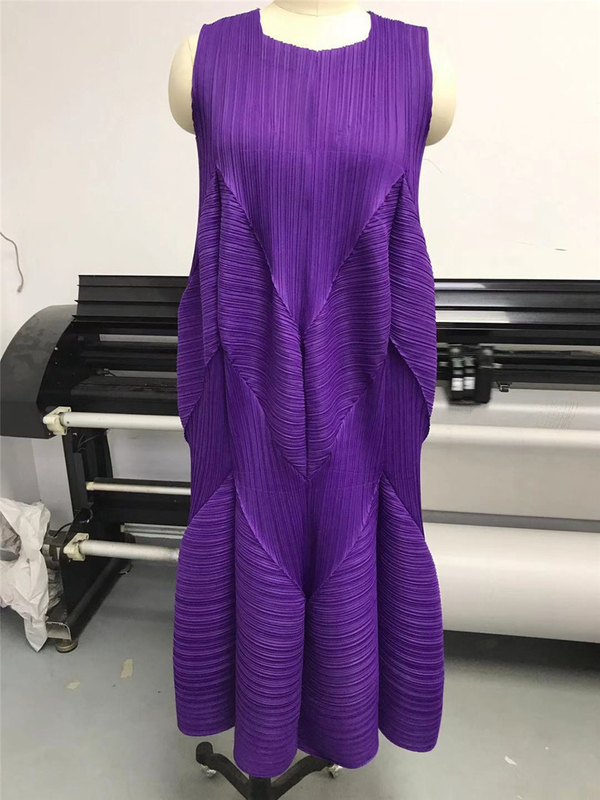 Autumn Women Pleated Fashion New Tidal Dress Big Size Sleeveless Dress