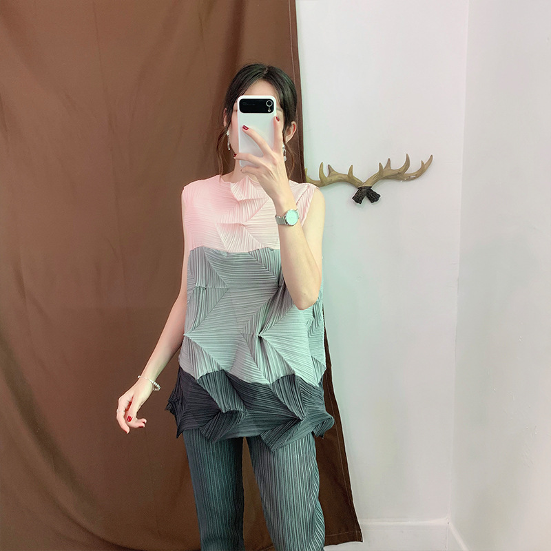 Women Loose Pleated Large-size Tops Fashion New T-shirt Lady Summer Shirts