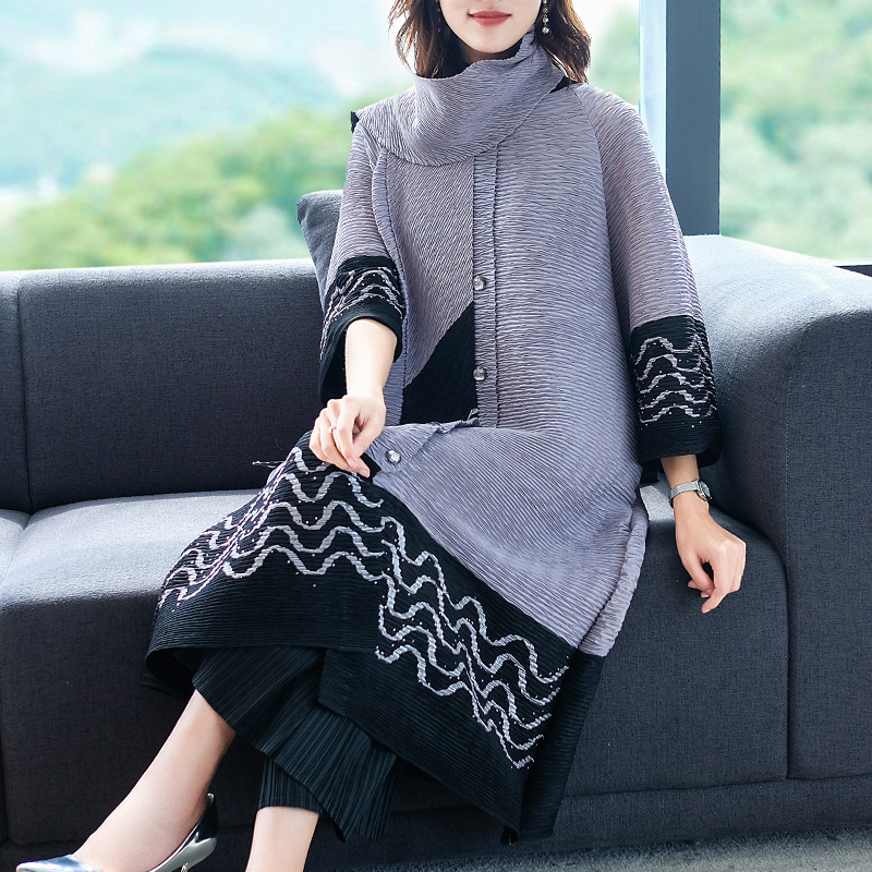 Autumn Winter Loose Large-sized Embroidered Nailed Pearl Windbreaker Jacket New Scarf Collar Pleated Jacket