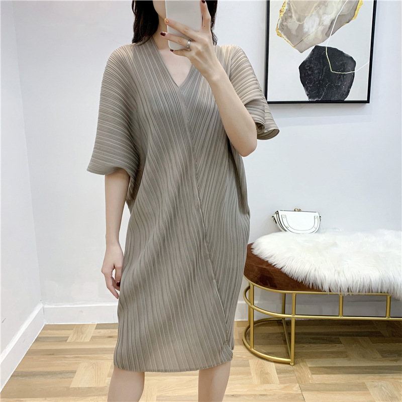 Women Pleated Dress V-neck Pleated Big Size Loose Large Dress
