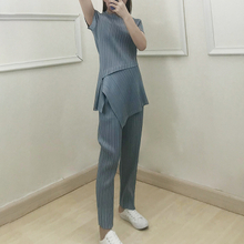 Fashion Casual Suit Women's 2020 Summer Pleated Round Neck Short Sleeve Top Straight Pants Two Piece Set
