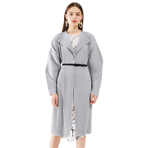 Autumn And Winter 2020 New Leisure Thickened Over The Knee Long Jacket Solid Pleated Raglan Sleeve Windbreaker