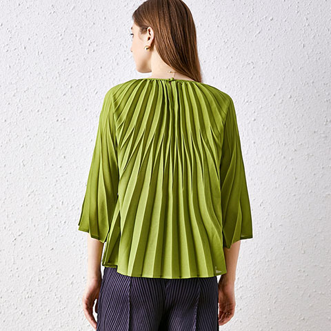 Women Tops O-neck One Button Casual Thin Pleated T-shirt