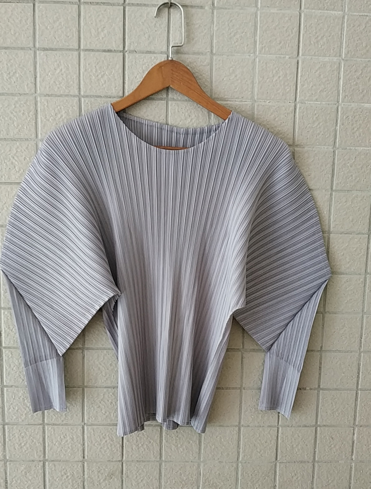 Women Pleated Round Neck Top Autumn And Winter New Pleated Bottomed Shirts