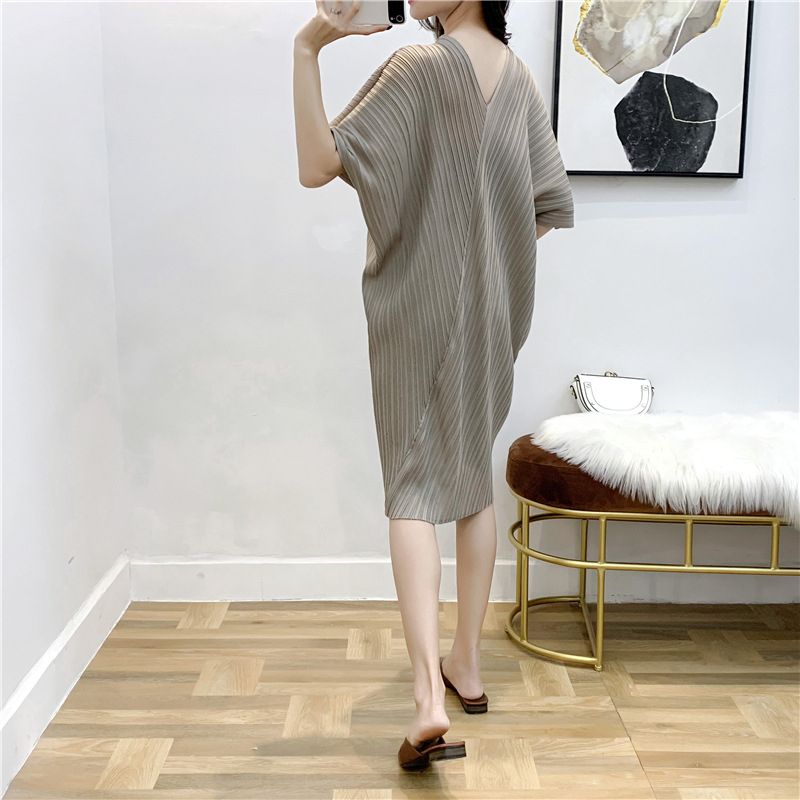Women Pleated Dress V-neck Pleated Big Size Loose Large Dress