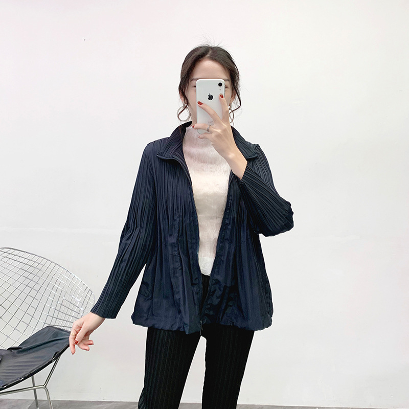 Women Pleated Zipper Windbreaker Jacket Early Spring New Loose Large Pleated Coat Temperament Large Coat