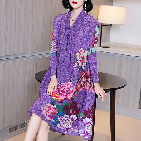 High End Foreign Style Pleated Mother's Dress Spring New Loose Print Age Reduced Midi Pleated Dress