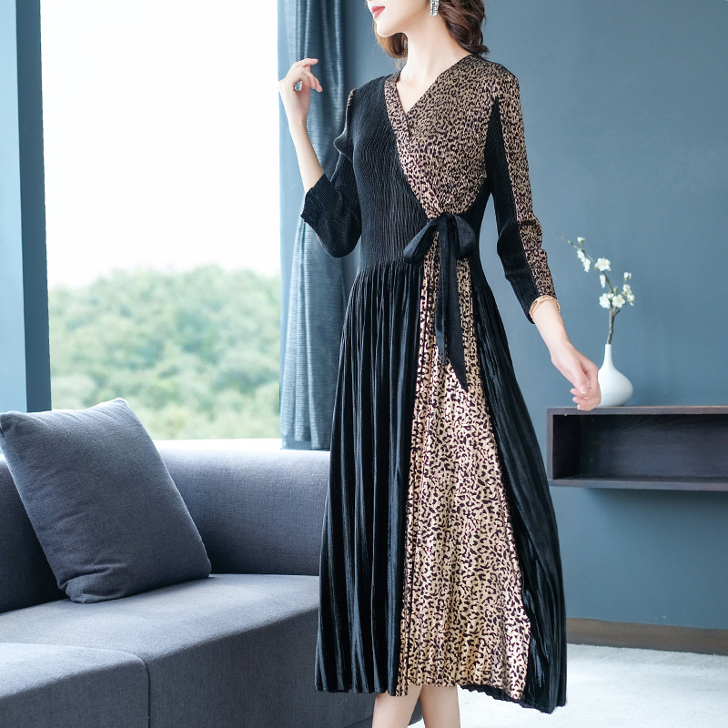 Golden Velvet Leopard Printed Pleated Dress Fall 2019 Decorated Women Big Size Fashion New Dress