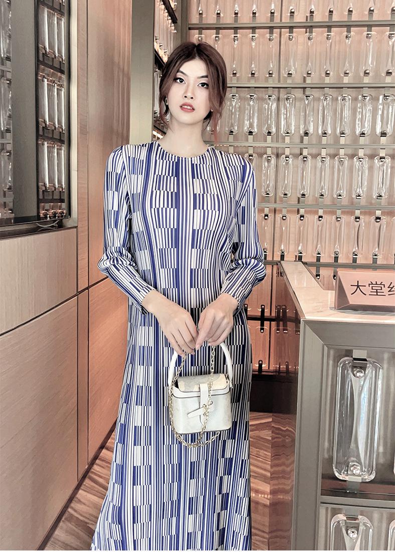 H023414cfdf07464fb6ee8d24d351a4fbY