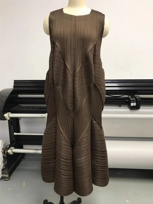 Autumn Women Pleated Fashion New Tidal Dress Big Size Sleeveless Dress