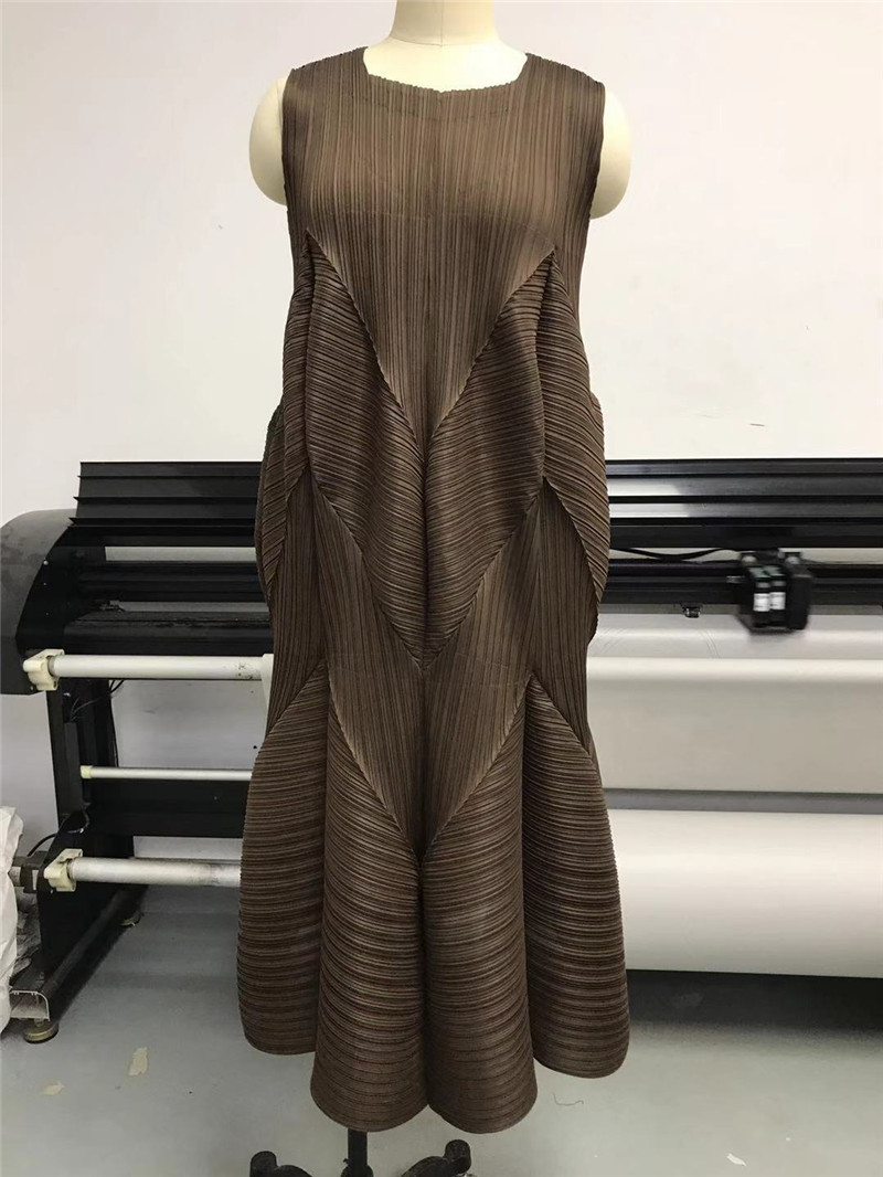 Autumn Women Pleated Fashion New Tidal Dress Big Size Sleeveless Dress