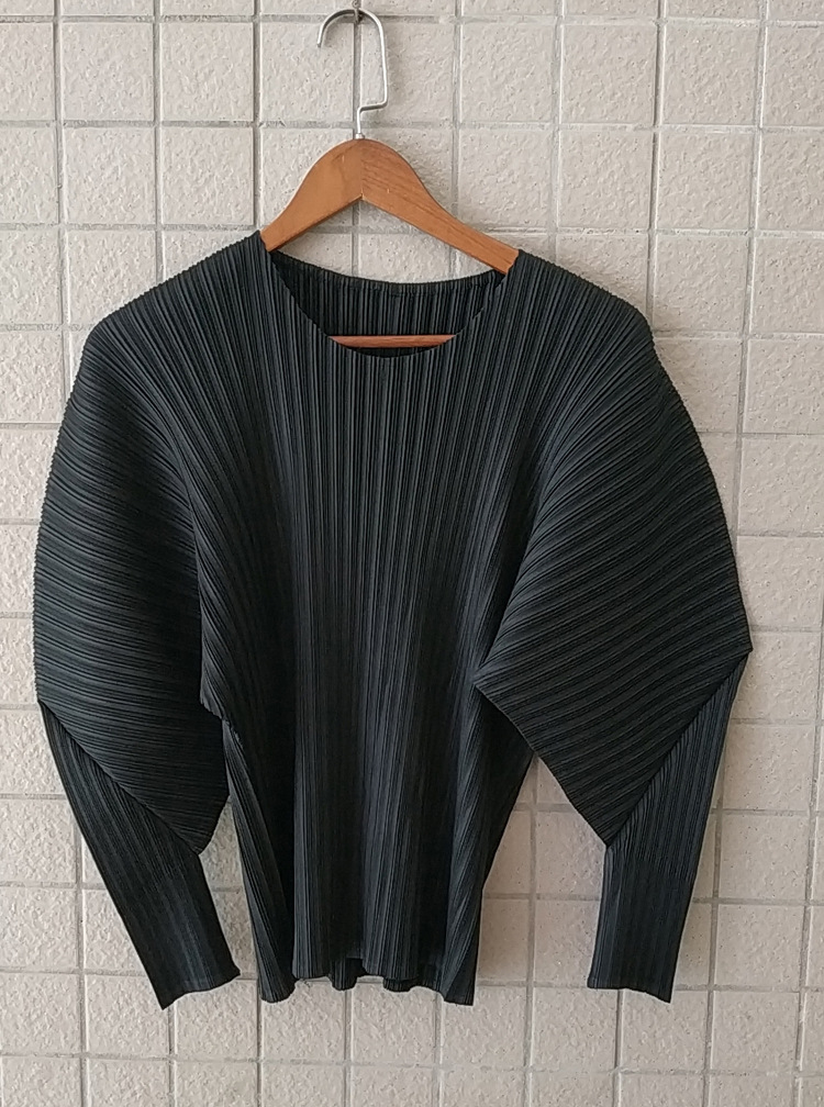 Women Pleated Round Neck Top Autumn And Winter New Pleated Bottomed Shirts