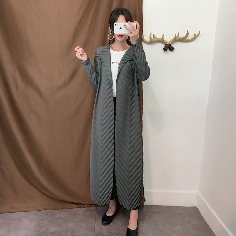 Autumn Women Pleated Long Jacket Tidal Travel Popular Coat